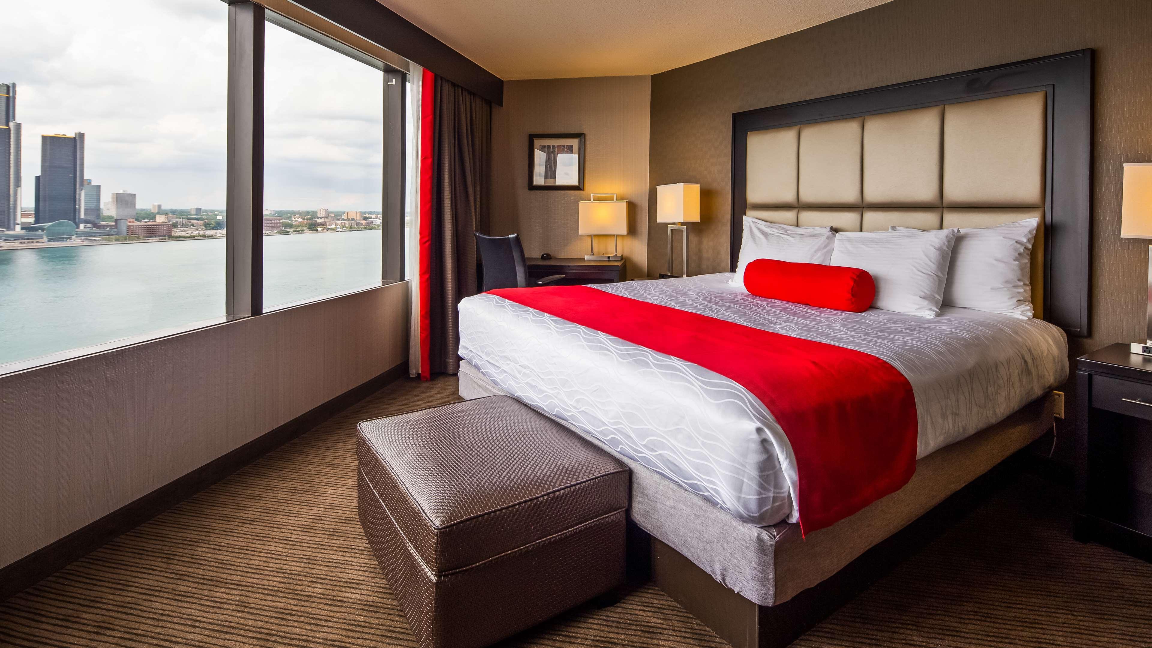 Western Waterfront Hotel